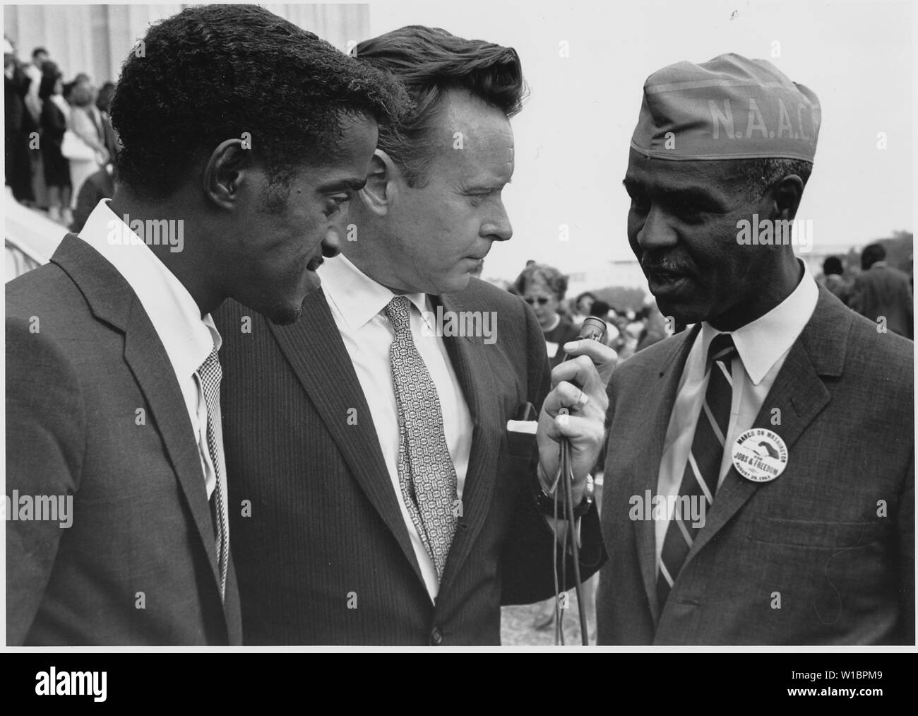 Manifestation à Washington, D.C. [Sammy Davis, Jr., acteur et interprète, avec Roy Wilkins, Secrétaire exécutif de la National Association for the Advancement of Coloured People.] Banque D'Images