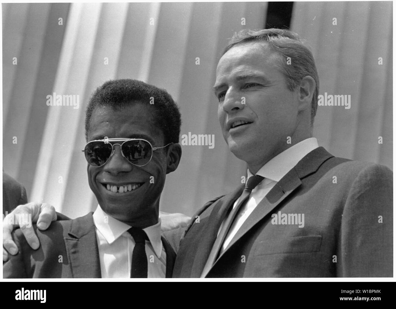 Manifestation à Washington, D.C.[auteur James Baldwin et l'acteur Marlon Brando.] Banque D'Images