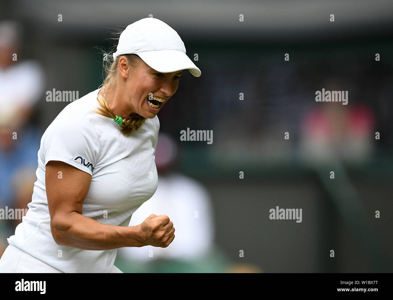 Londres, Grande-Bretagne. 1er juillet 2019. Yulia Putintseva du Kazakhstan célèbre durant la première série de match contre Osaka Naomi du Japon à la Tennis de Wimbledon 2019 à Londres, Grande-Bretagne, 1 juillet 2019. Crédit : Yang Lu/Xinhua/Alamy Live News Banque D'Images