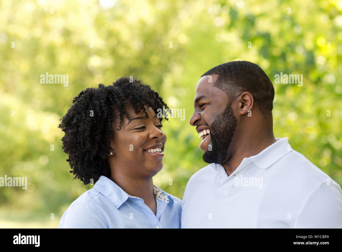 Portrait of a happy African American couple souriant. Banque D'Images