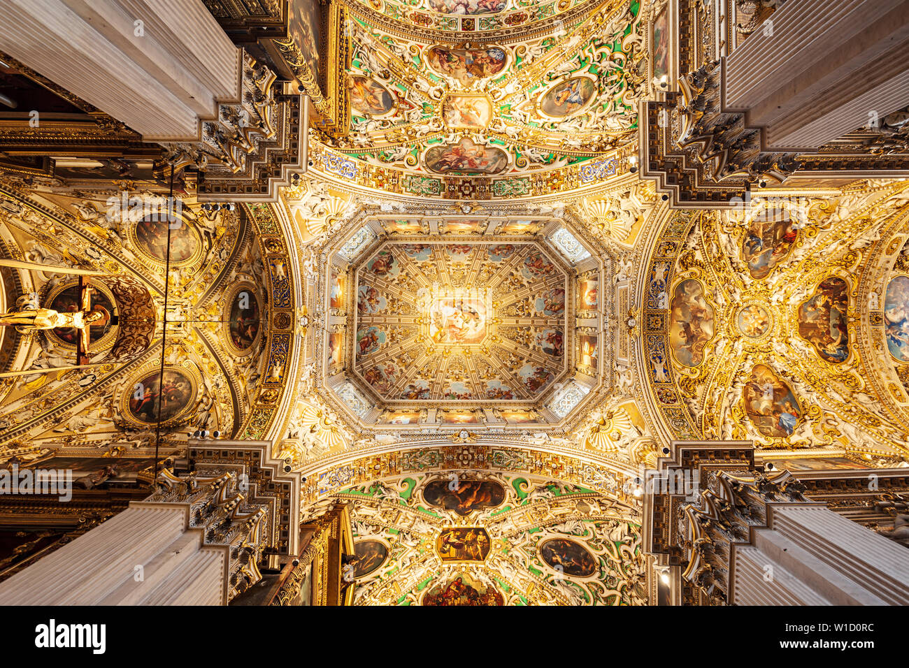 Bergame, ITALIE - 11 avril 2019 : l'intérieur de la Basilique de Santa Maria Maggiore. La basilique de Santa Maria Maggiore est une grande église dans le haut de la ville de B Banque D'Images