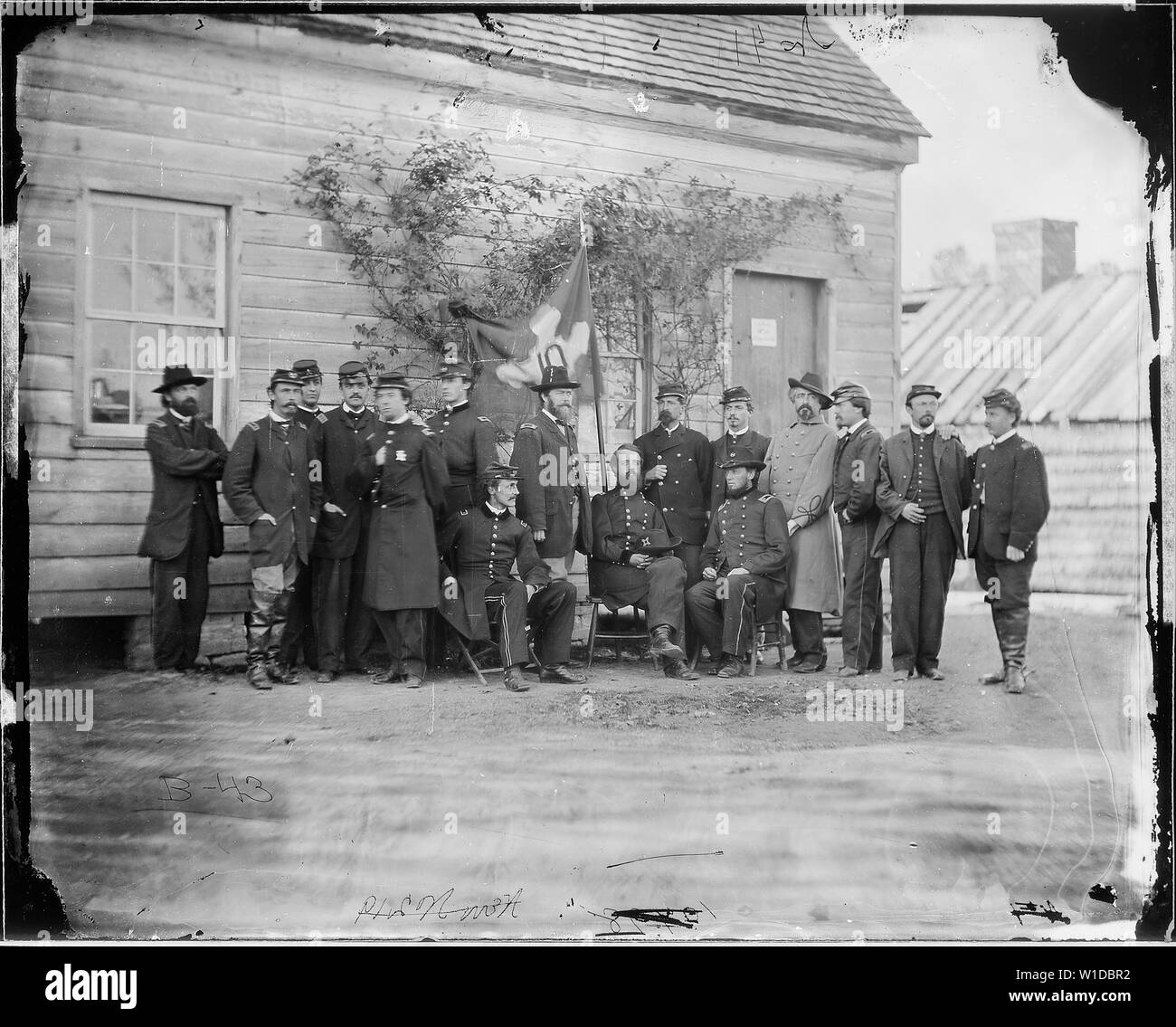 Le général Alfred H. Terry et le personnel de 15 ans. Reconnu, le Dr A. J. Buzzel, Lieut. W. S. Hurlburt, Capt Wm. C. Hutchins, Lieut. Le colonel H. Jackson, W.P. Shrieve. (Aide)., Louis Stimpson, Col Adrian Terry. Banque D'Images