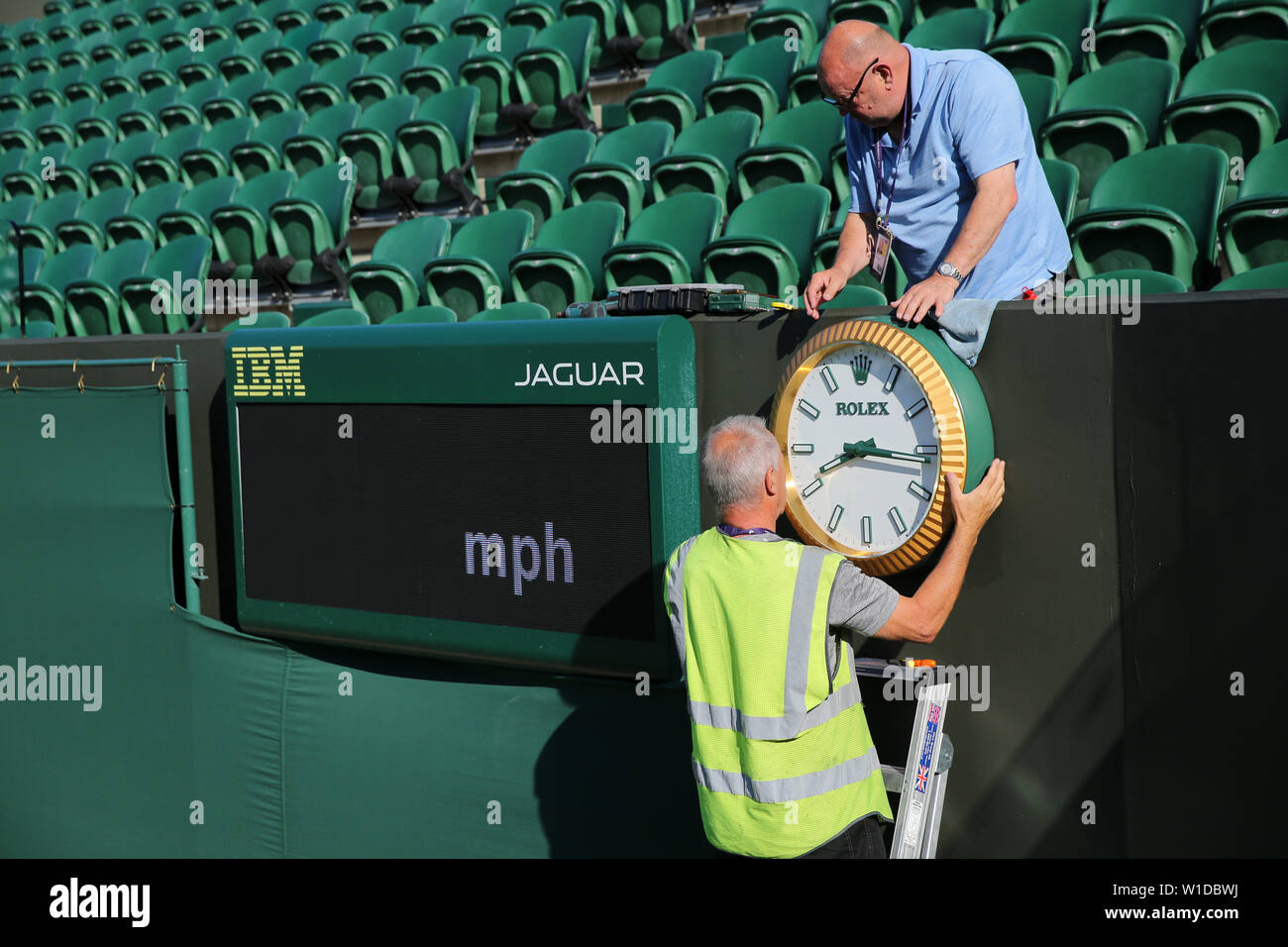 L'ENTRETIEN DE L'HORLOGE ROLEX COURT 2, le tournoi de Wimbledon 2019, 2019 Banque D'Images