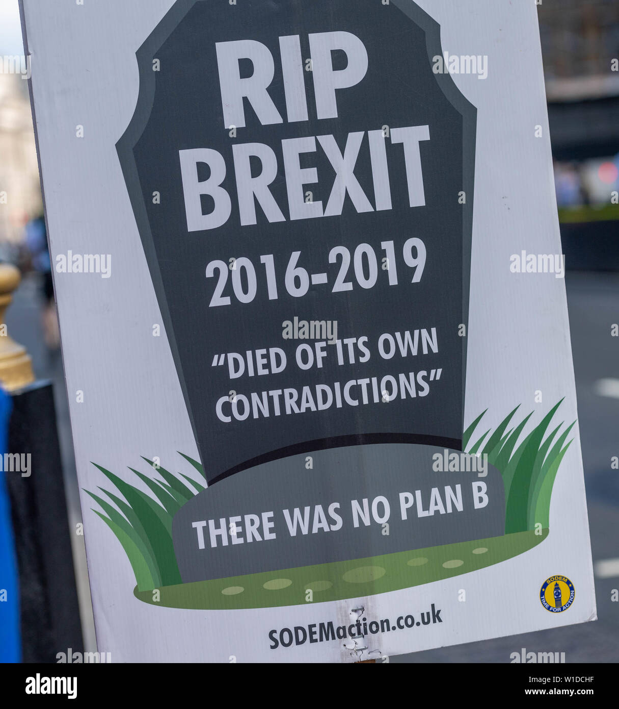 Londres, Royaume-Uni. 2 juillet 2019. Brexit banderoles à l'extérieur du Parlement Credit Ian Davidson/Alamy Live News Banque D'Images
