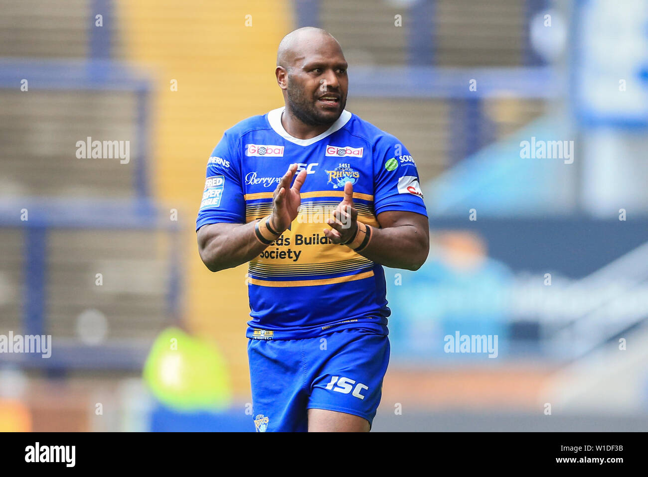 30 JUIN 2019 , l'Émeraude du stade Headingley, Angleterre ; Betfred Super League, Round 20, Leeds Rhinos vs Dragons Catalans ; Robert lui (40) de Leeds Rhinos applaudit les fans comme Leeds gagner Crédit : Mark Cosgrove/News Images Banque D'Images