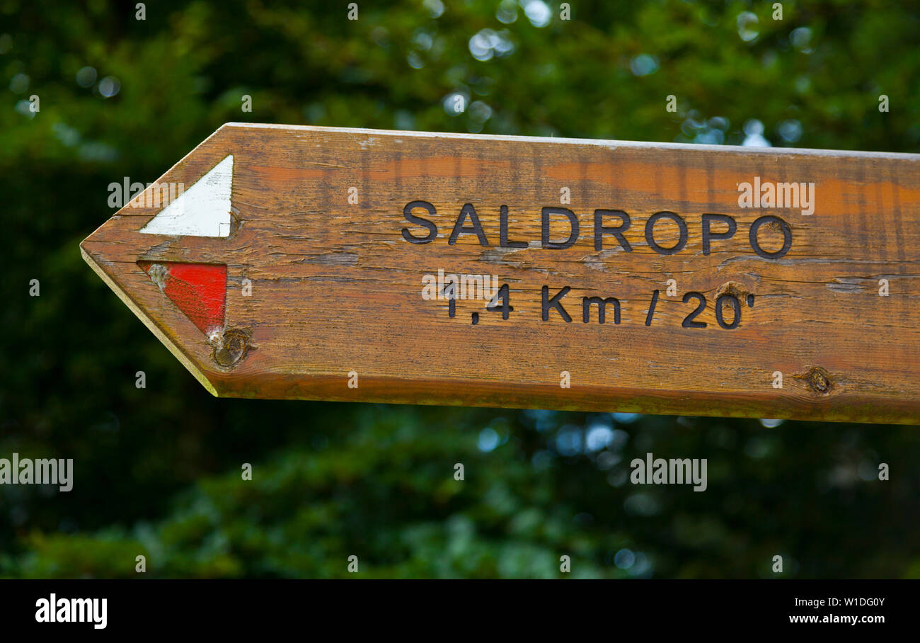 Voie de signalisation. Saldropo Wetland. Le Parc Naturel de Gorbeia. La province de Biscaye. Pays Basque. Espagne Banque D'Images