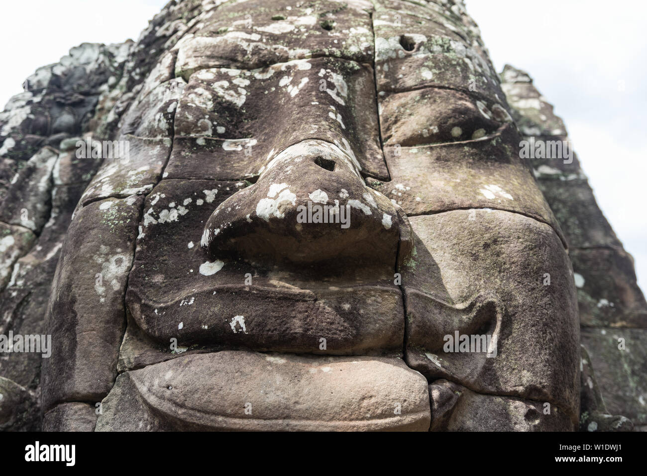 Bayon, temple d'Angkor Thom, célèbre destination de voyage, tourisme au Cambodge. Les détails des Visages de pierre et de sculptures sculptures sur roc. Le bouddhisme la méditation Banque D'Images