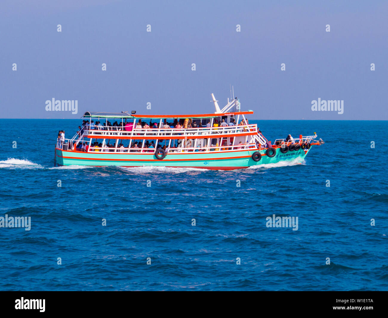 PATTAYA, THAÏLANDE - 25 décembre 2018 : vue sur le ferry boat de Pattaya à l'île de Koh Larn. Banque D'Images