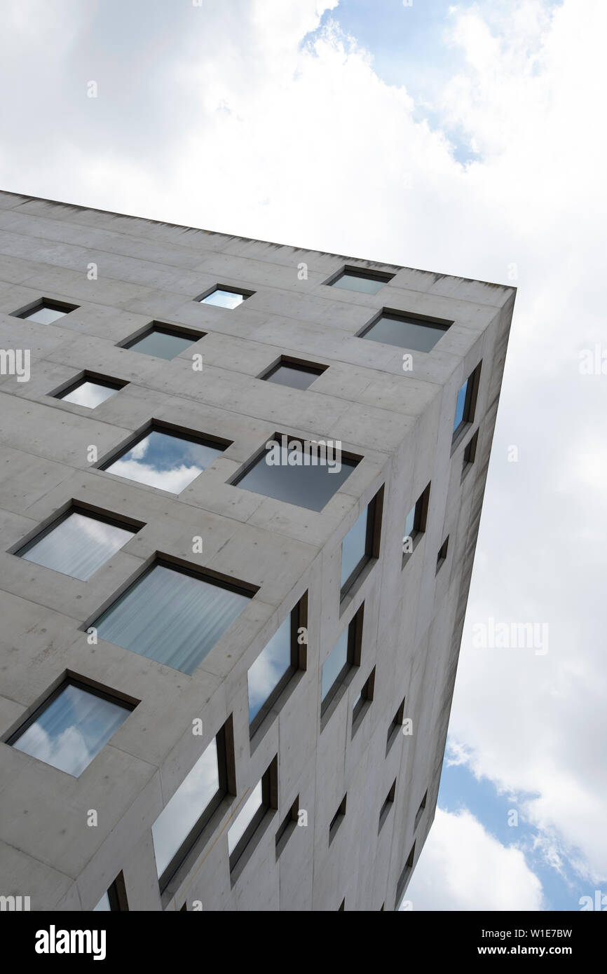 Fonction, photo, symbole, la frontière SANAA building, architecture, extérieur, panorama, bâtiment de l'université d'Essen, également connu sous le nom de cube de Zollverein, Zollverein School et Sanaa cube. Le bâtiment a été conçu par l'architecte japonais Kazuyo Sejima et Ryue Nishizawa son collègue basée à Tokyo, le bureau d'architectes SANAA a été l'utilisation du bâtiment de l'Université des Arts Folkwang depuis 2010. [Conférence de la Ruhr, thème Forum, utilisant AoPotentials de la région métropolitaine pour la santé et les soins médicaux dans l'Aú Sanaa s'appuyant sur les motifs de la Patrimoine Mondial de Zollverein à Essen, 07/01/2019. ¬ Banque D'Images