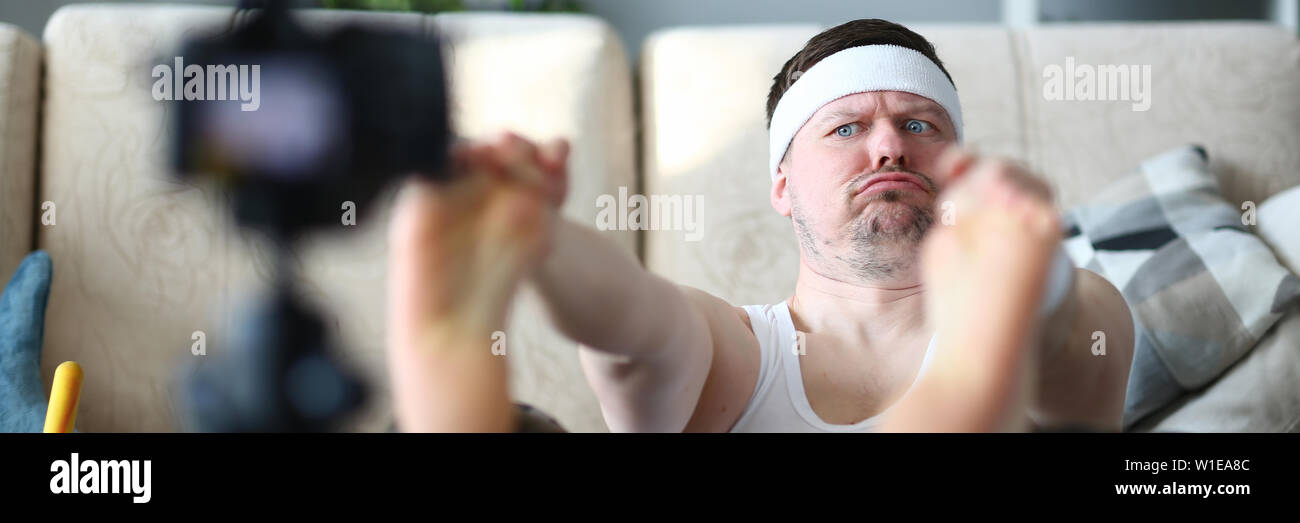 Freak Vlogger montre à ses abonnés sur camera Banque D'Images