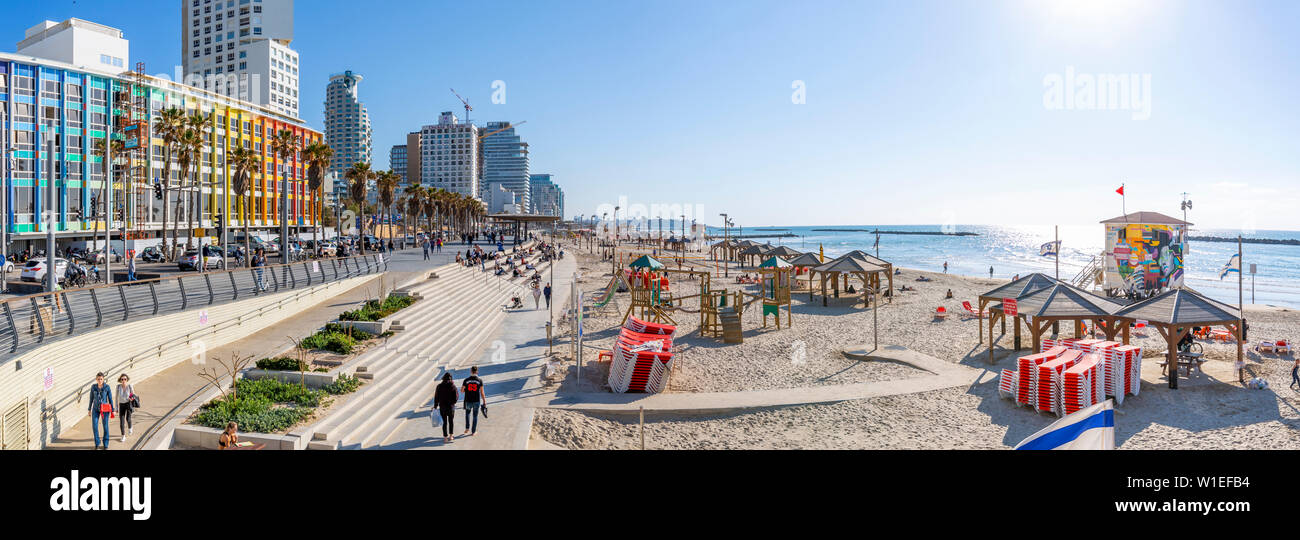 Vue de bâtiments colorés et la promenade sur la rue Hayarkon, Tel Aviv, Israël, Moyen Orient Banque D'Images