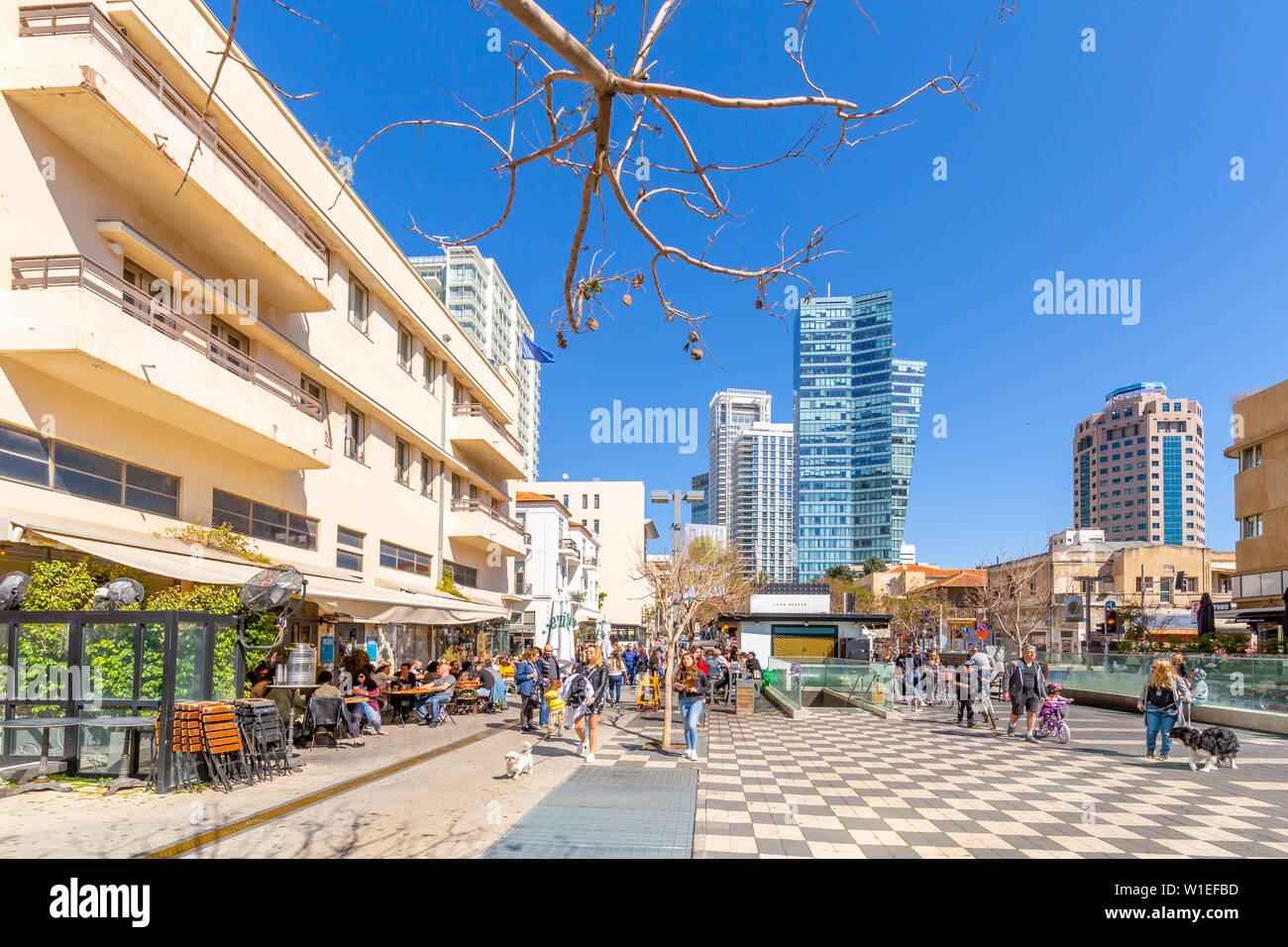 Avis de bar Café et promenade sur le Boulevard Rothschild, Tel Aviv, Israël, Moyen Orient Banque D'Images