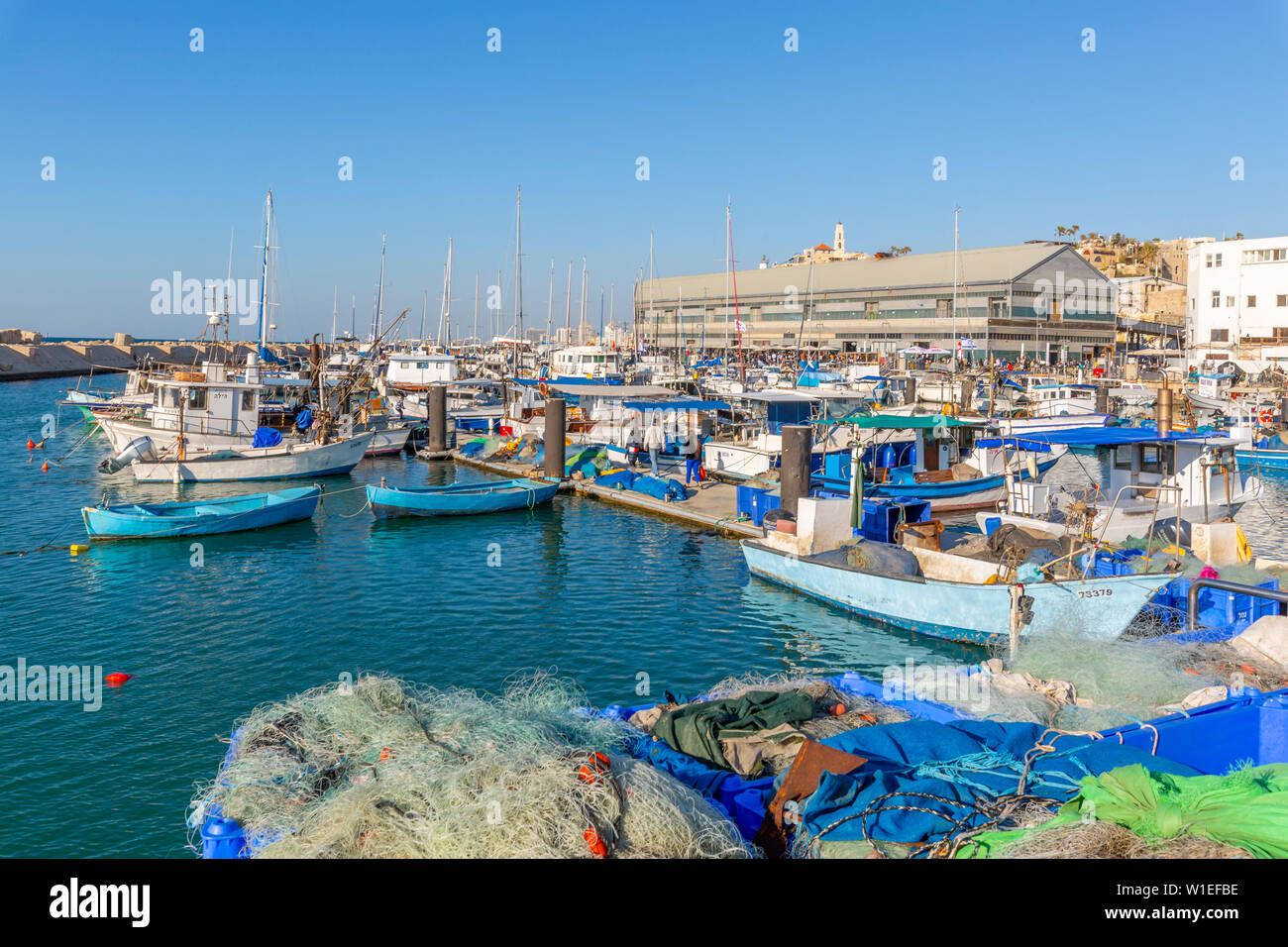 Vue sur les bateaux dans le port, la vieille ville de Jaffa, Tel Aviv, Israël, Moyen Orient Banque D'Images