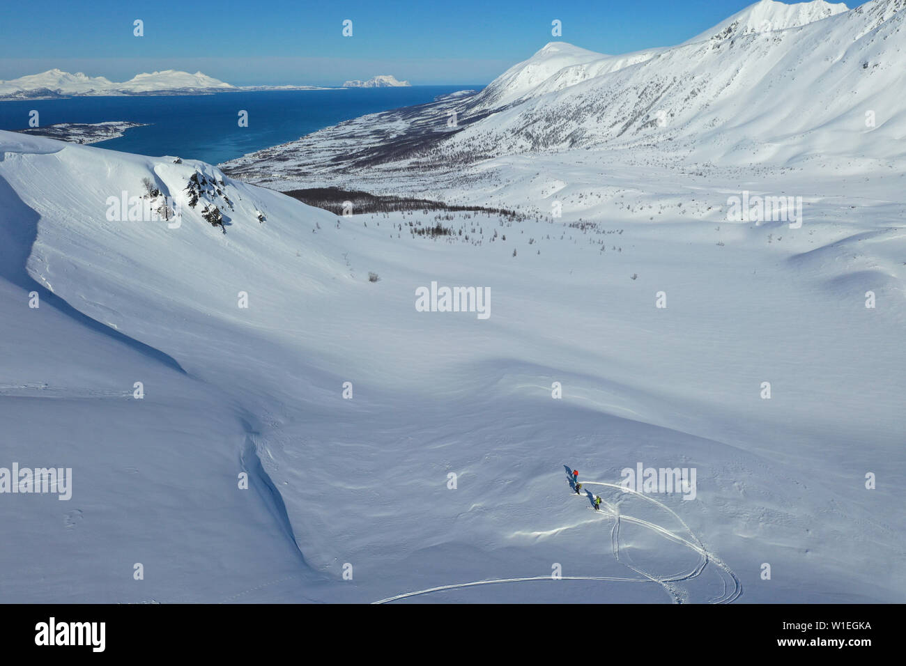 Vue du drone, Alpes de Lyngen, péninsule Nordlenangen Lyngen, comté de Troms, Norvège, Scandinavie, Europe Banque D'Images