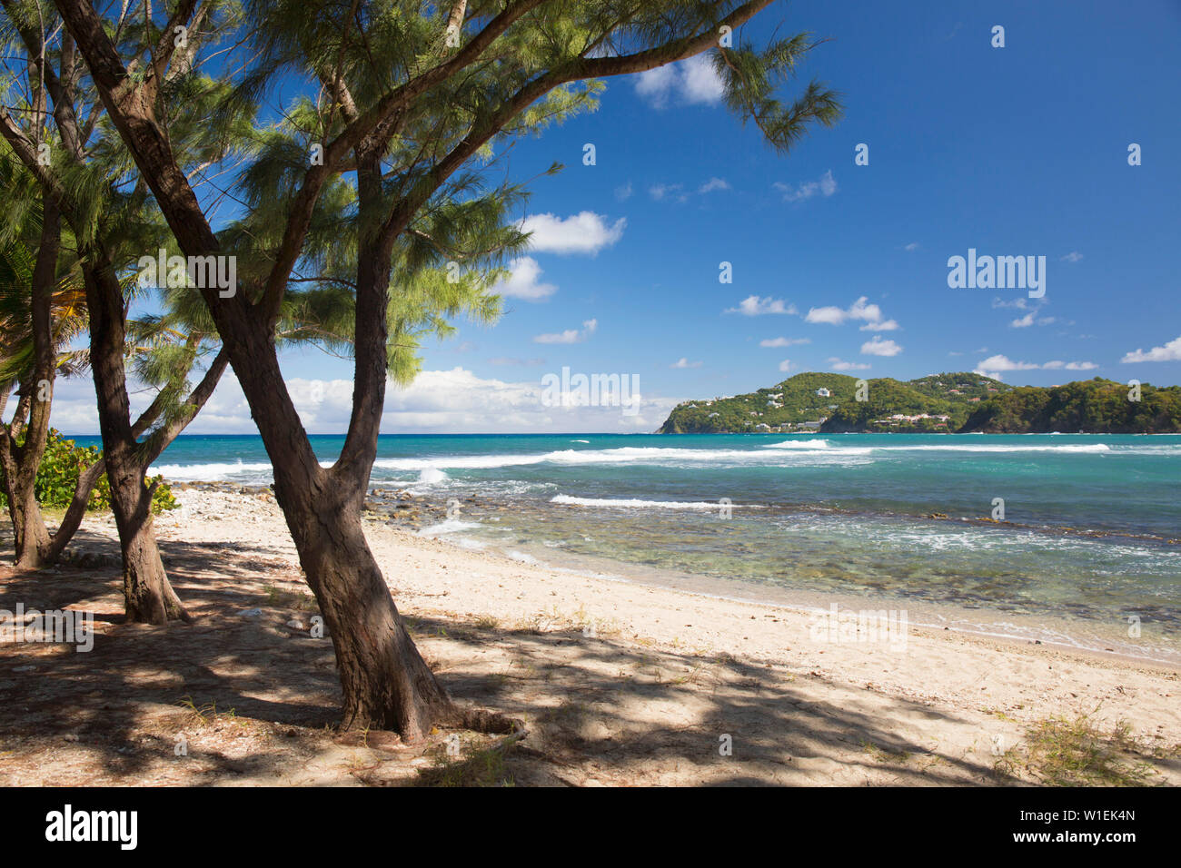 Vue sur la mer des Caraïbes à partir de la plage, l'île Pigeon Monument National, Gros Islet, Sainte-Lucie, îles du Vent, Petites Antilles, Antilles Banque D'Images