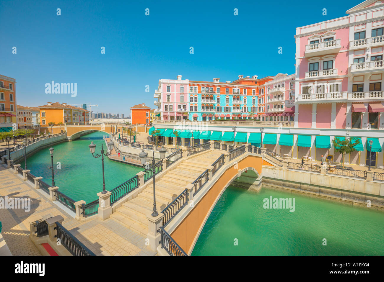 Deux ponts à Venise à Doha Qanat Quartier dans le Pearl-Qatar, le golfe Persique, Doha, Qatar, Moyen-Orient Banque D'Images