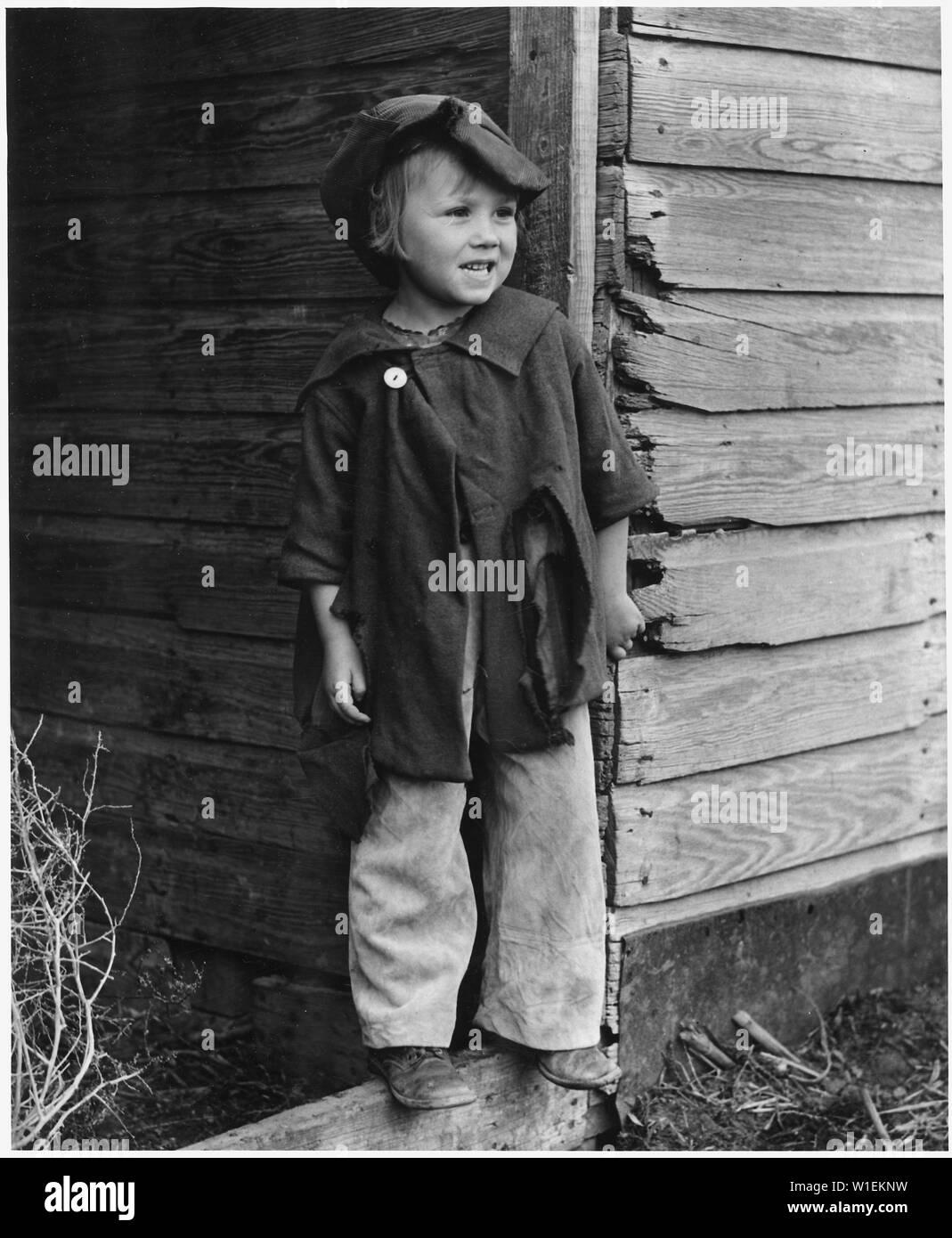 Haskell Comté, Kansas. Les deux enfants illustré...sont frère et sœur. Leur père est un locataire fa . . . ; Portée et contenu : la légende complète se lit comme suit : Haskell Comté, Kansas. Les deux enfants illustré...sont frère et sœur. Leur père est un fermier, et fonctionne sur une trop petite échelle pour pouvoir vivre correctement sauf dans les meilleures conditions. Banque D'Images