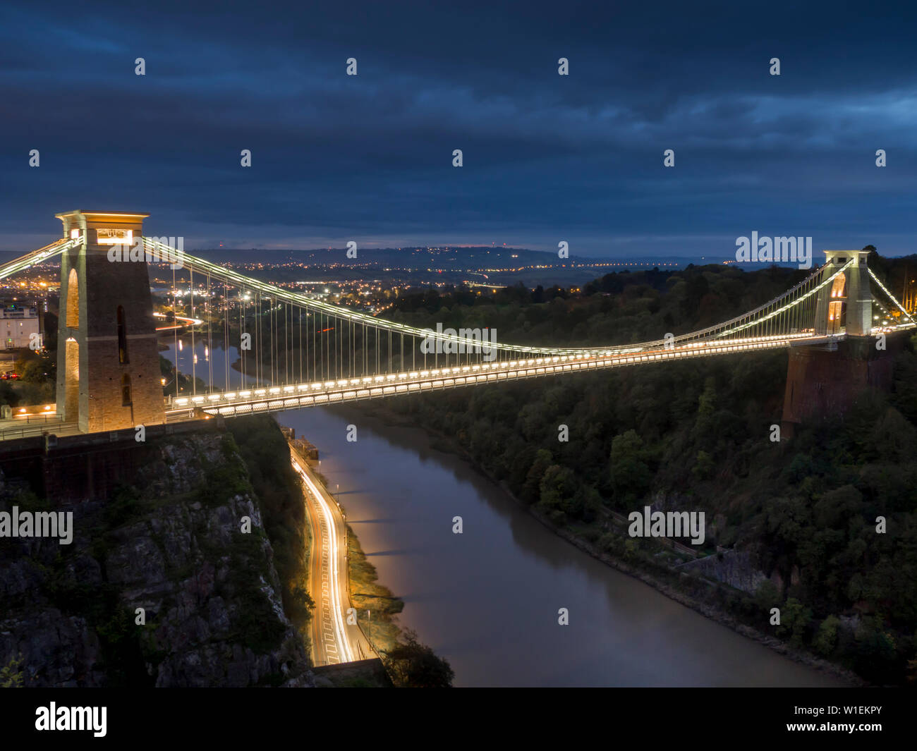 Clifton Suspension Bridge at night, Bristol, Angleterre, Royaume-Uni,  Europe Photo Stock - Alamy