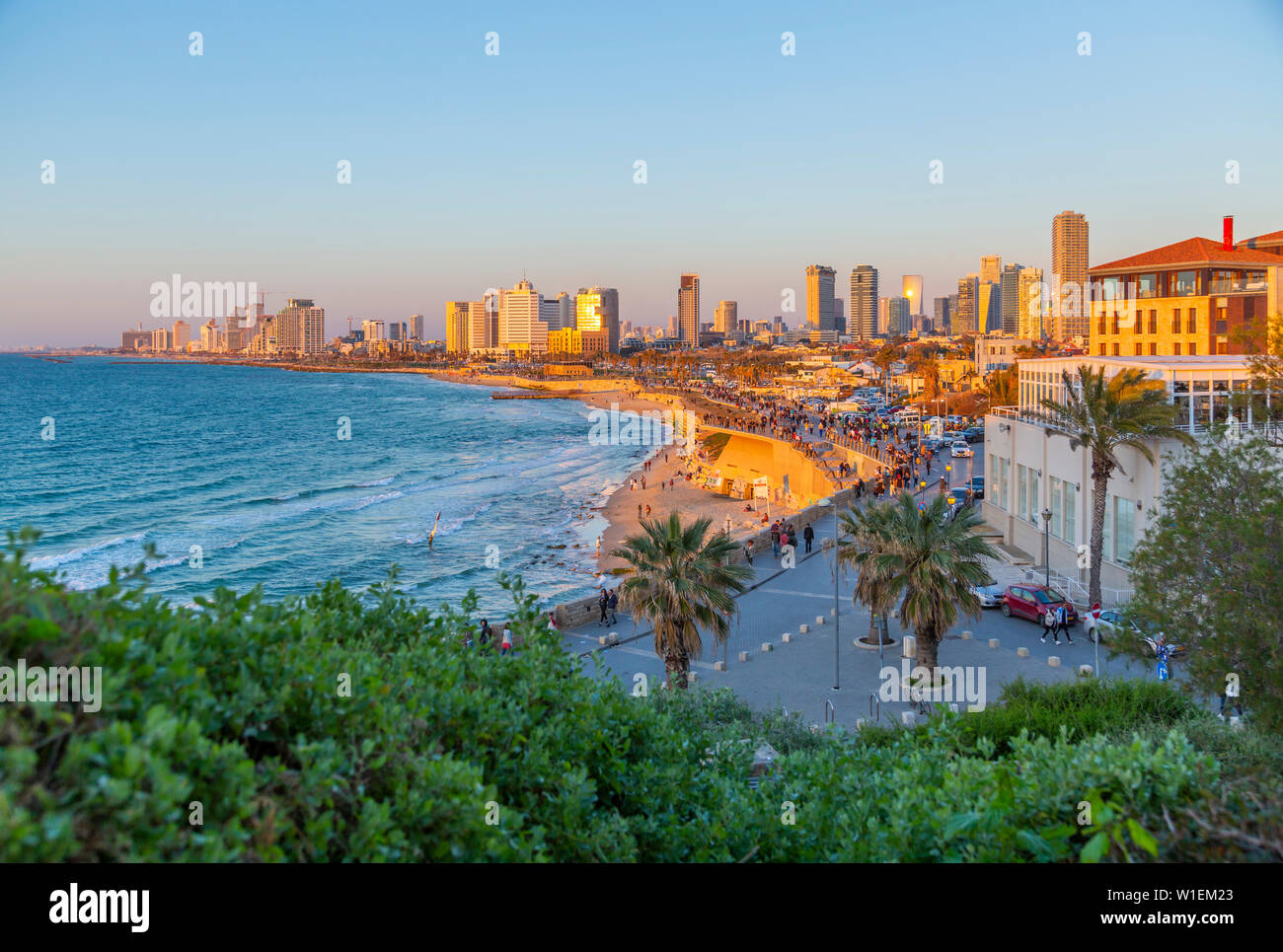 Voir de Tel Aviv à partir de la vieille ville de Jaffa au coucher du soleil, Tel Aviv, Israël, Moyen Orient Banque D'Images