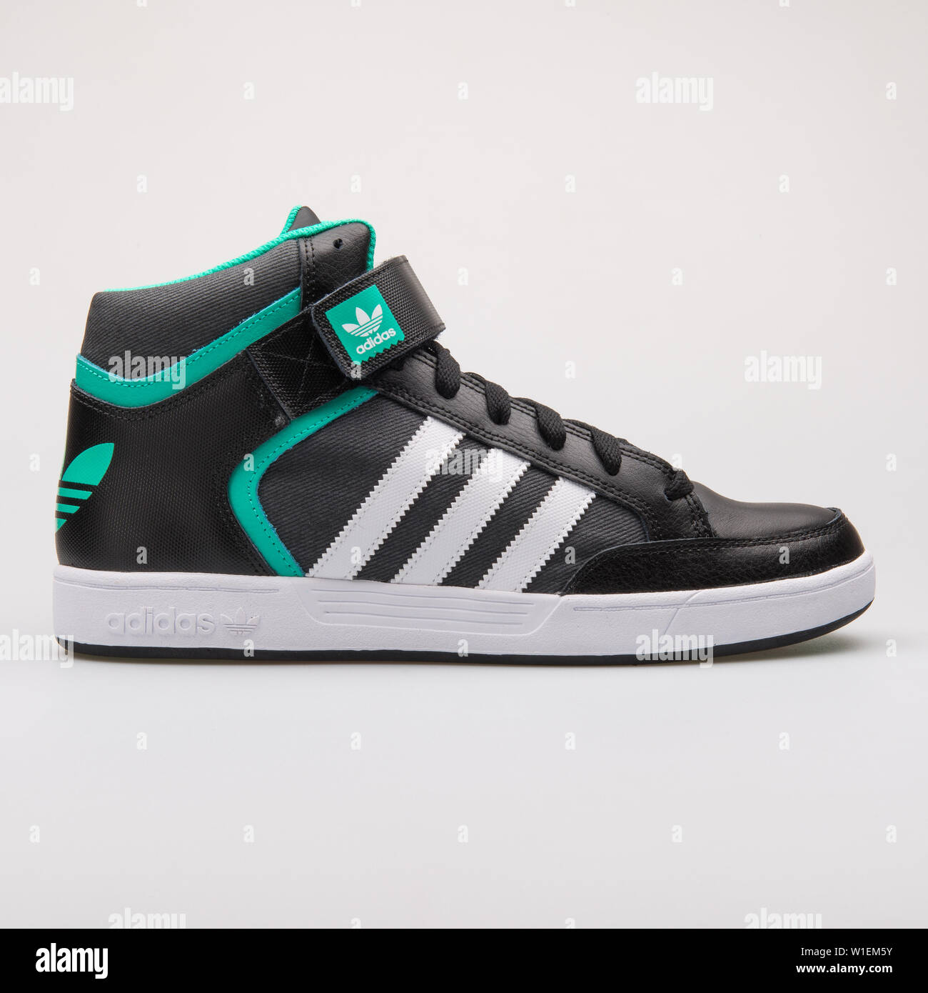 Adidas varial mid clearance blanc
