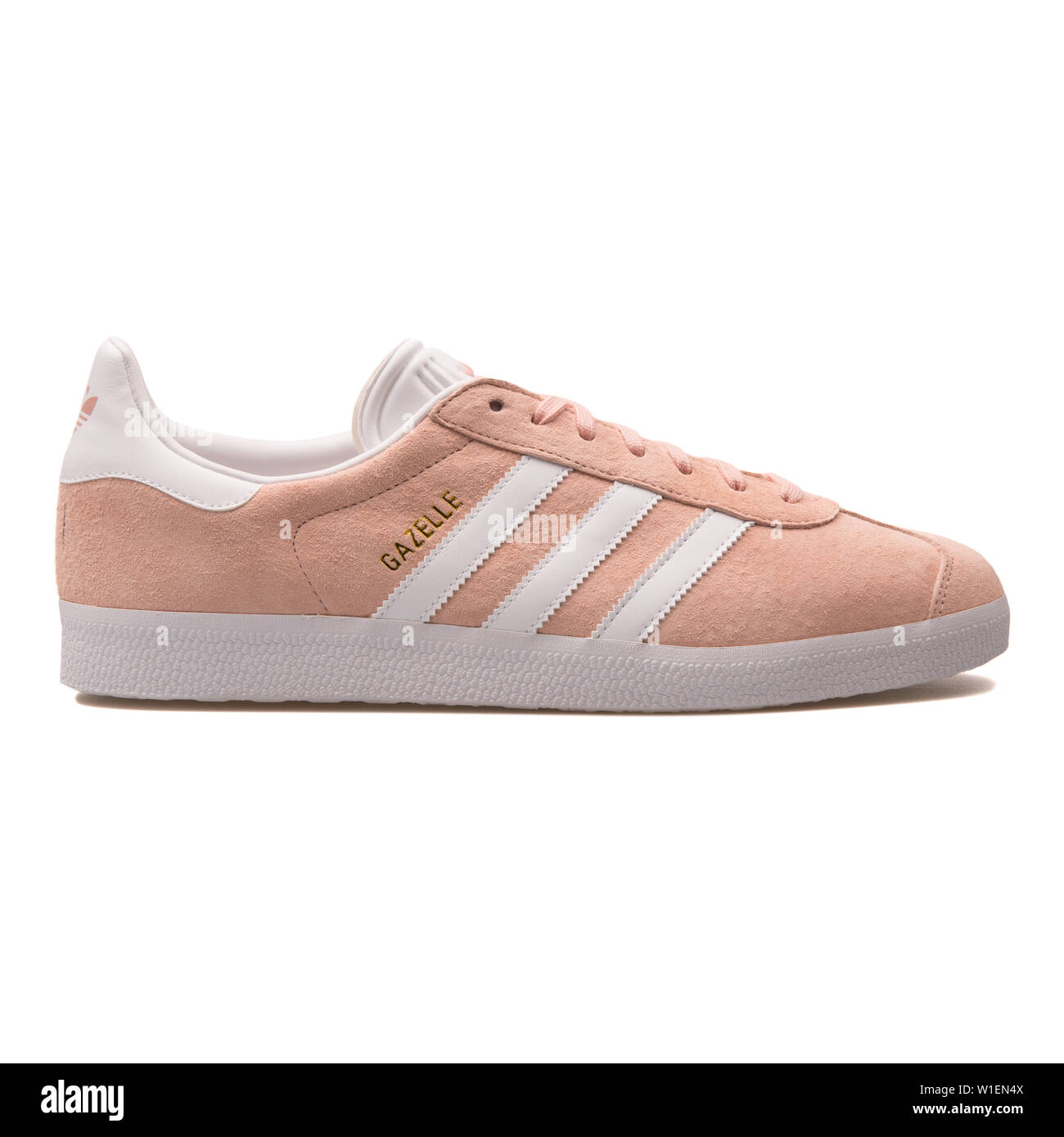 Vienne, Autriche - 30 août 2017 : Gazelle Adidas sneaker rose sur fond  blanc Photo Stock - Alamy