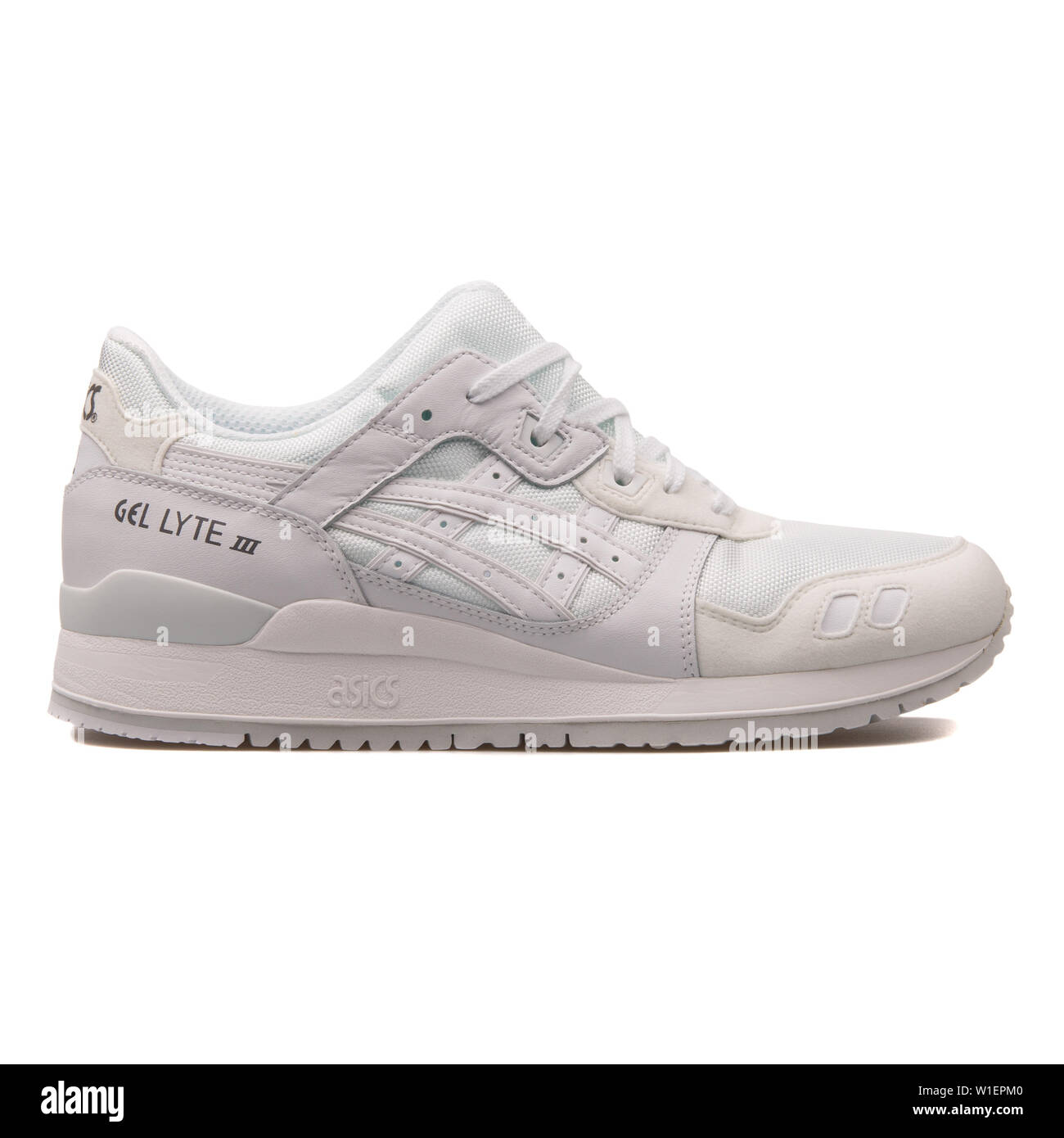Vienne, Autriche - 10 août 2017 : Asics Gel Lyte 3 sneaker blanc sur fond  blanc Photo Stock - Alamy
