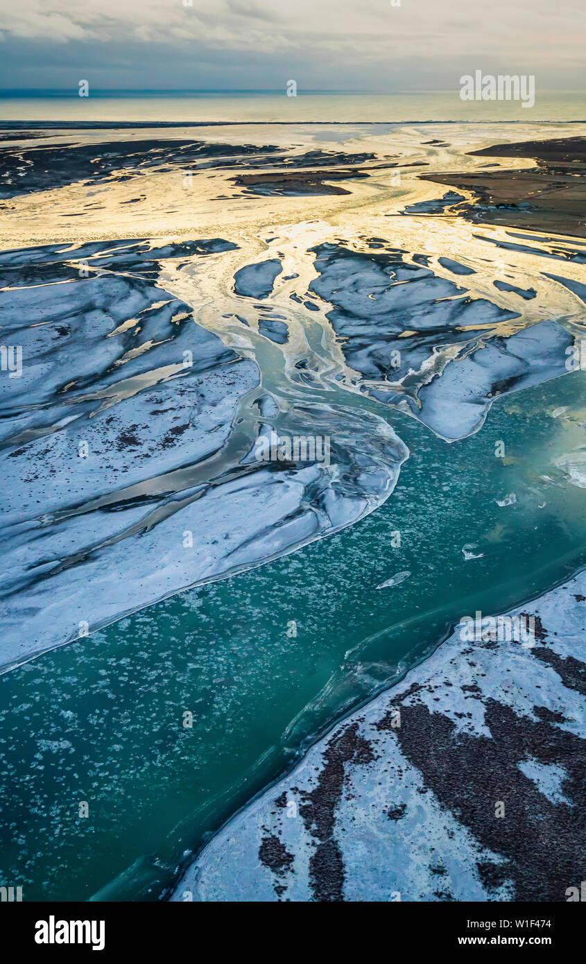 Lumière d'hiver, la rivière Crooked, lit de la rivière Thjorsa, côte sud de l'Islande Banque D'Images