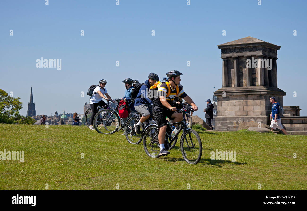 Les cyclistes, Calton Hill, Édimbourg, Écosse, Royaume-Uni Banque D'Images