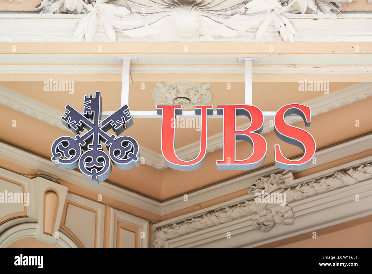 MONTE CARLO, MONACO - le 19 août 2016 : Banque UBS signe sur bâtiment ancien à Monte Carlo, Monaco. Banque D'Images