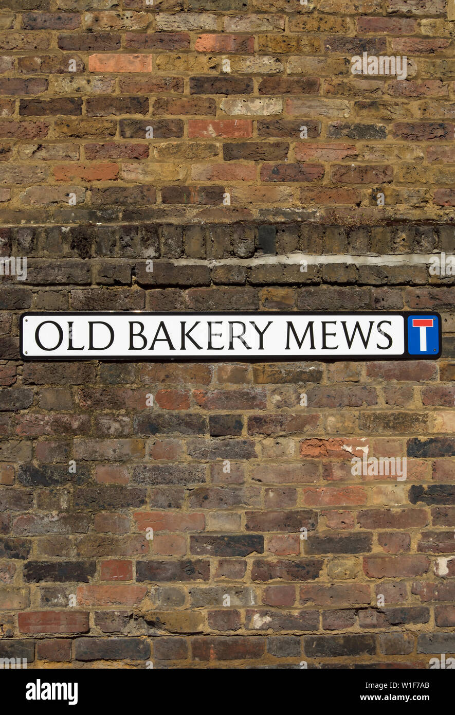 Enseigne de rue ancienne boulangerie mews, Hampton Wick, le sud-ouest de Londres, Angleterre Banque D'Images