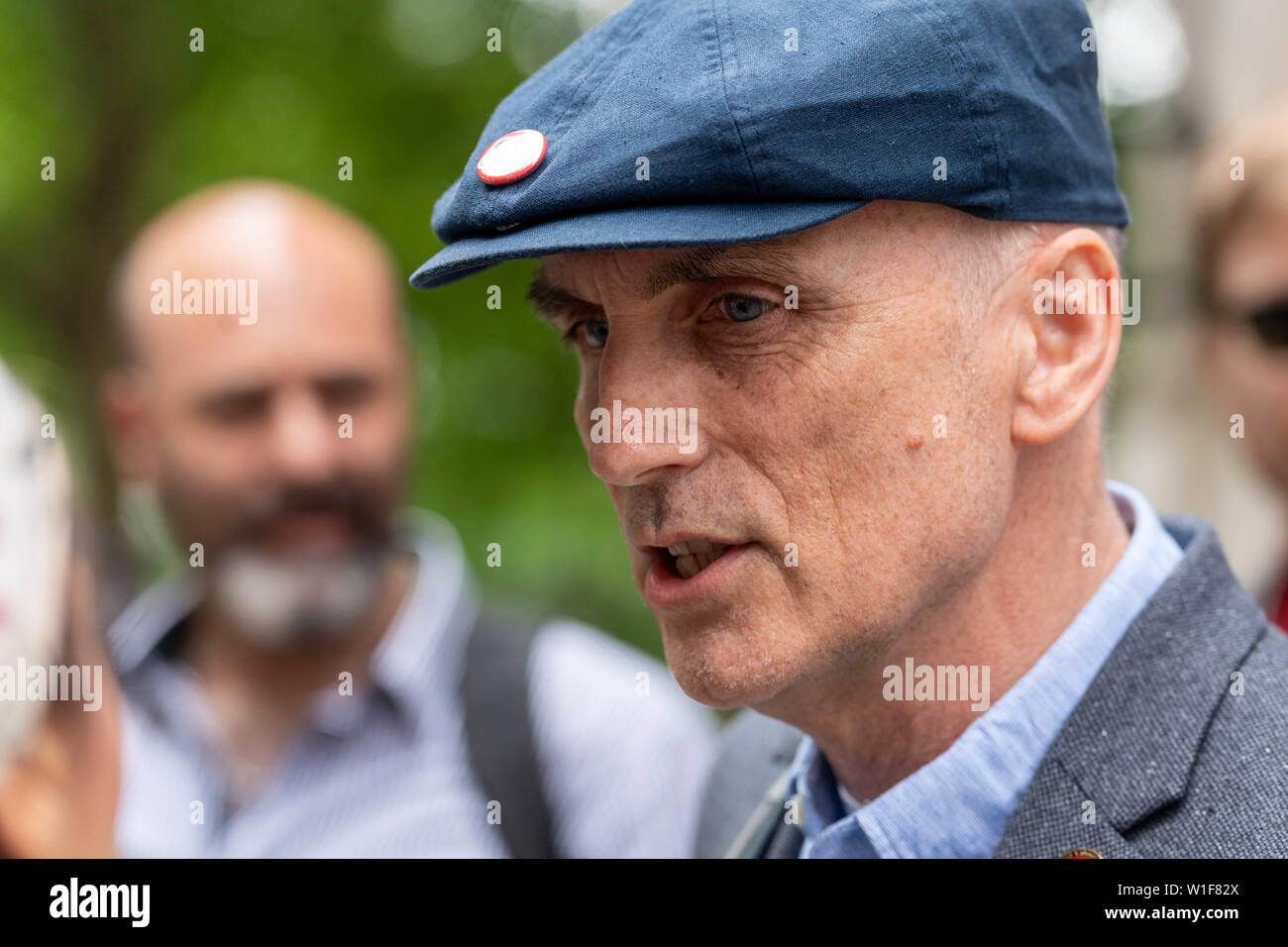 Londres, Royaume-Uni. 2 juillet 2019 Chris Williamson MP, qui avait son adhésion au parti du travail suspendu pour prétendu juif anti commentaires, son adhésion a été rétablie mais le whip parlementaire a été supprimée. Sur la photo à l'extérieur des studios TV Milbank Ian Davidson Crédit/Alamy Live News Banque D'Images