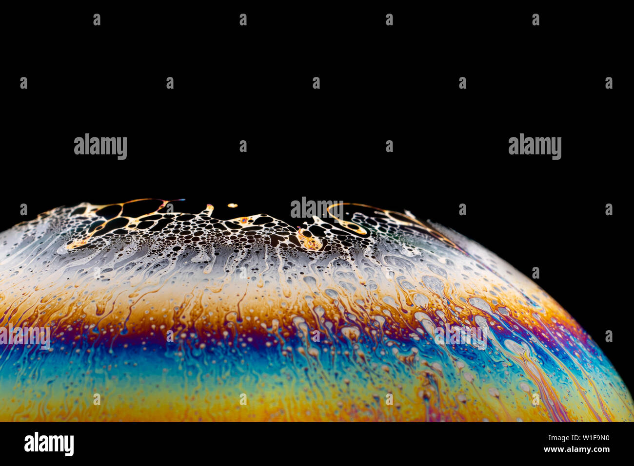 Motif fantaisie incroyable de l'eau savonneuse résumé fond demi-cercle. Modèle de l'univers planètes ou l'espace cosmique. Banque D'Images