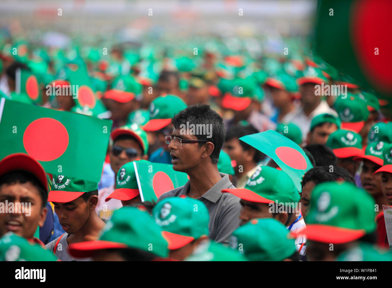 Les gens participent à l'événement intitulé "Lakho Konthe Shonar Bangla". Plus de 2,5 personnes lakh hymne national chorus de Parade à l'échelle nationale dans le but de Banque D'Images