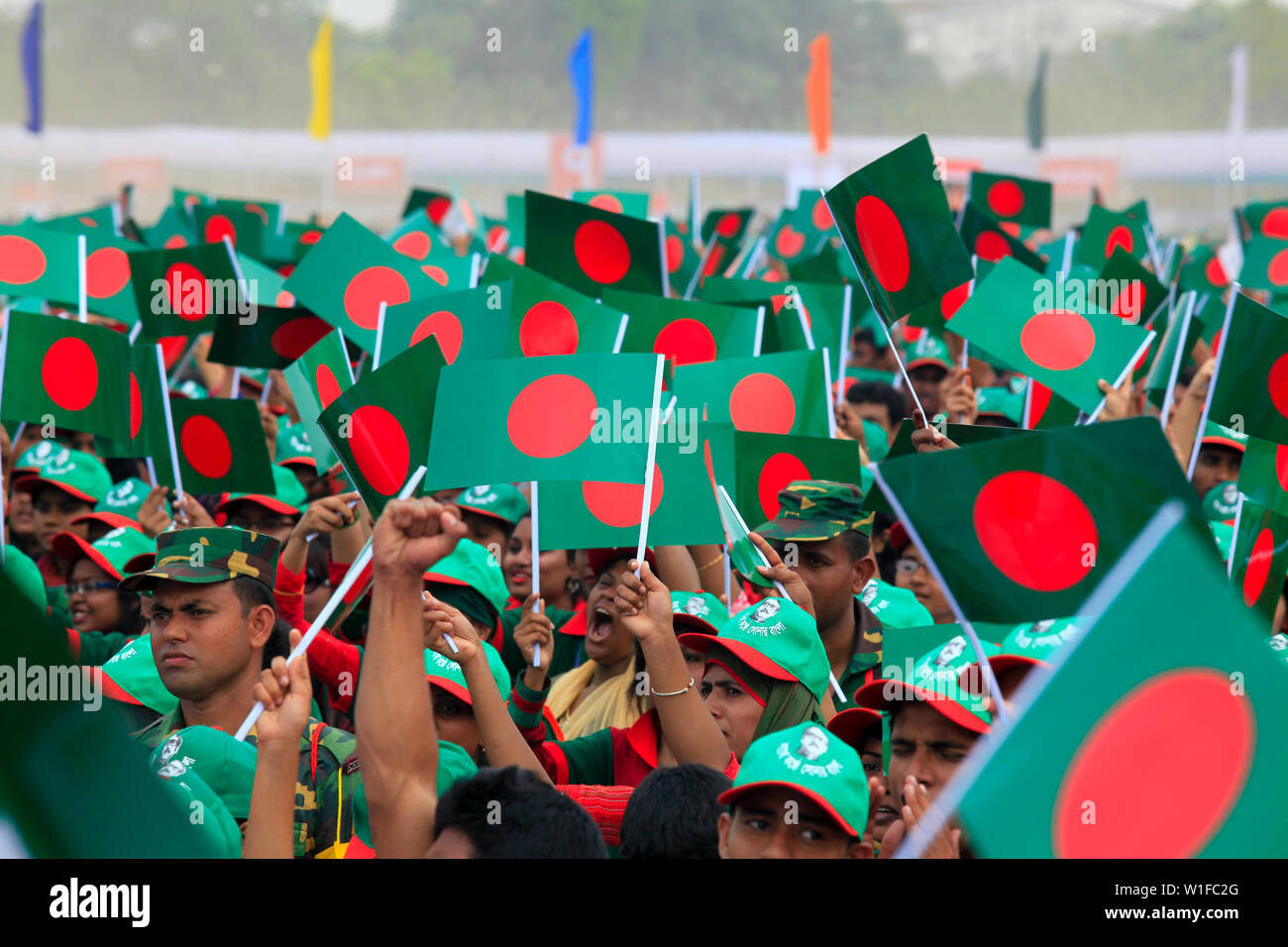 Les gens participent à l'événement intitulé "Lakho Konthe Shonar Bangla". Plus de 2,5 personnes lakh hymne national chorus de Parade à l'échelle nationale dans le but de Banque D'Images