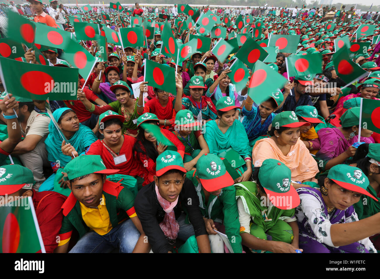 Les gens participent à l'événement intitulé "Lakho Konthe Shonar Bangla". Plus de 2,5 personnes lakh hymne national chorus de Parade à l'échelle nationale dans le but de Banque D'Images