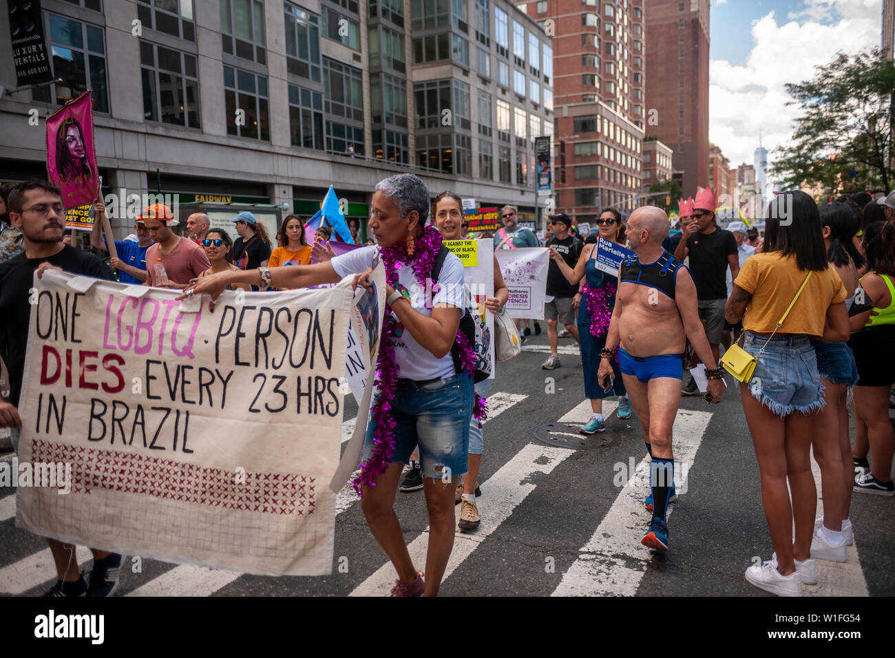 Les manifestants dans la Marche de Libération Queer, l'activiste pour protester contre la commercialisation de Stonewall 50/ World Pride Parade, dimanche à New York, le 30 juin 2019. (© Richard B. Levine) Banque D'Images