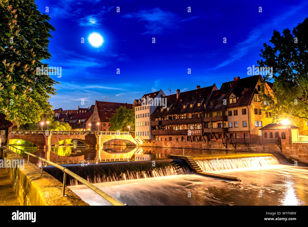 Vue sur l'architecture historique et de la rivière Pegnitz à Nuremberg, Allemagne. Banque D'Images