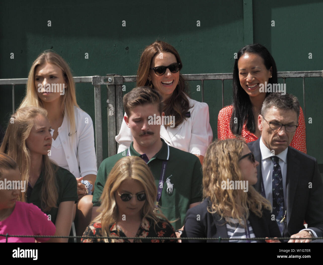 Londres, Royaume-Uni. 07 juillet, 2019. Londres, ANGLETERRE - 02 juillet : Catherine, duchesse de Cambridge et Anne Keothavong (R) sourire alors qu'ils assistent à la 2e journée de championnat de tennis de Wimbledon à l'All England Lawn Tennis et croquet Club le 02 juillet, 2019 à Londres, Angleterre les gens : Catherine, duchesse de Cambridge, Anne Keothavong Credit : tempêtes Media Group/Alamy Live News Banque D'Images