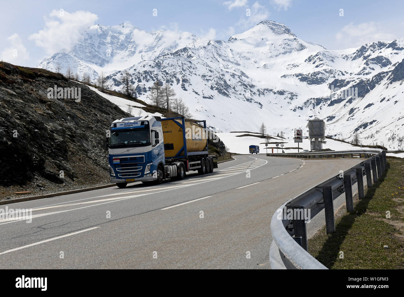 Camions de transport Le transport de marchandises sur le col du Simplon entre la Suisse et l'Italie 2019 Banque D'Images