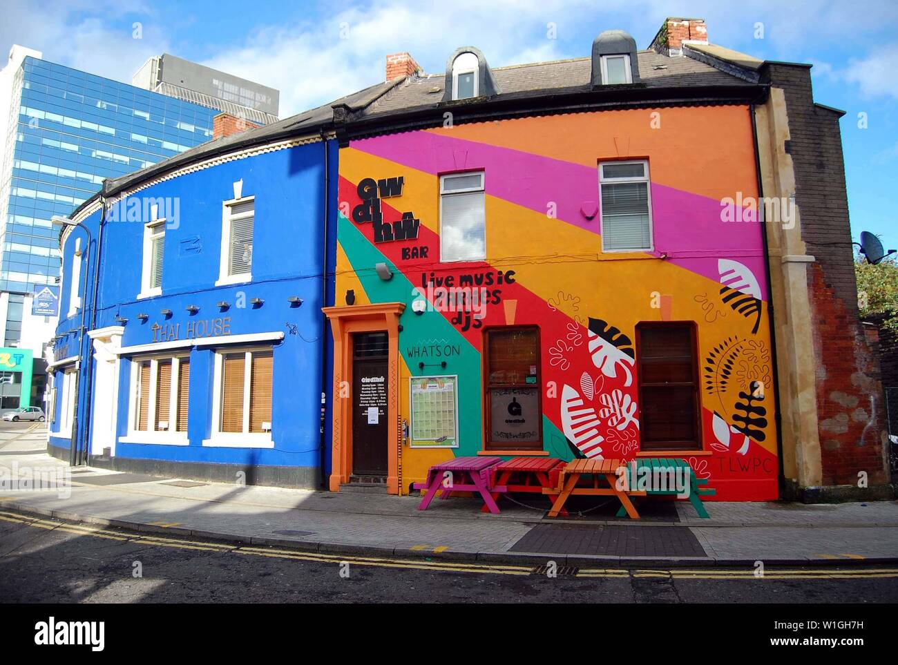 Une photographie de l'exécution de la famille Thai House Restaurant and Gwdihw Cafe Bar café / bar sur Crescent de Guildford, le centre-ville de Cardiff, avant la fermeture. Banque D'Images
