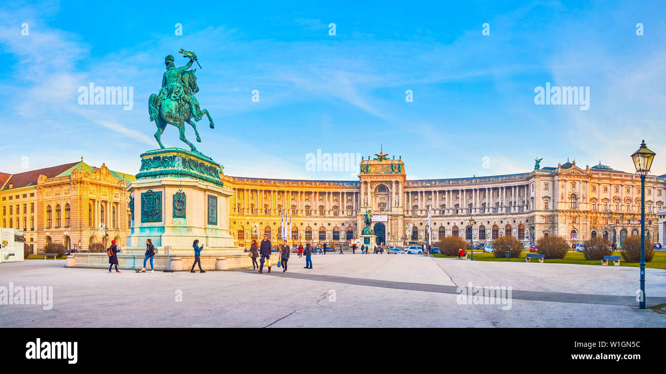 Vienne, Autriche - 18 février 2019 - Vue panoramique sur la plus célèbre Neue Burg article de la Hofburg avec statue équestre à l'Archiduc Charles Banque D'Images