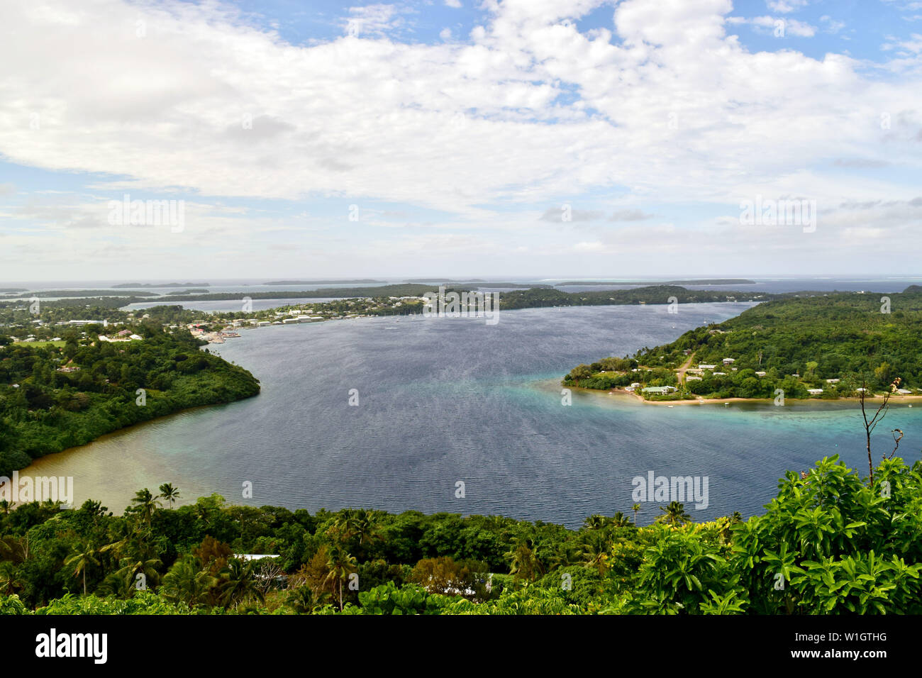 Vue depuis un point d'observation près de Neiafu, Tonga Vavau, Banque D'Images