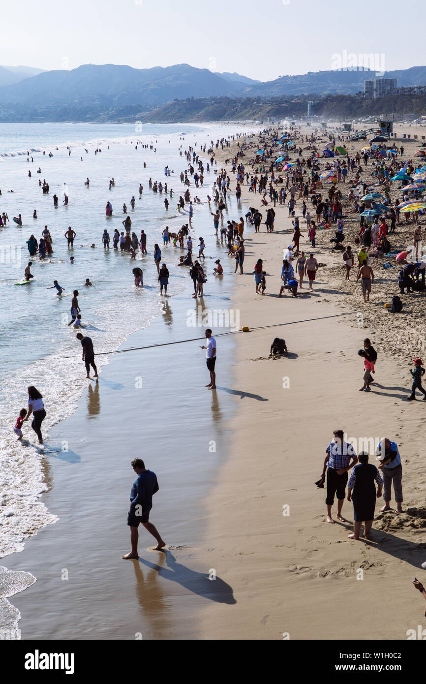 La plage de Santa Monica par un après-midi d'été de l'embarcadère, Los Angeles, Californie Banque D'Images