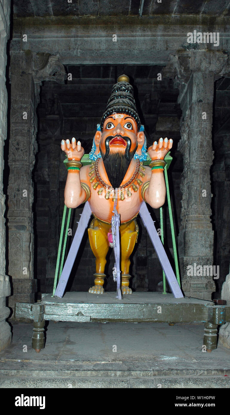 La mythique statue homme dans un temple hindou, Tamil Nadu, Inde Banque D'Images