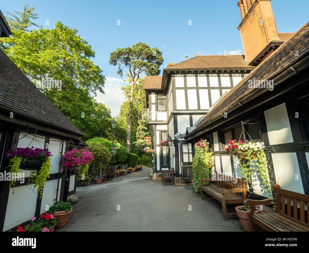 Terrain Du Manoir De Bhaktivedanta. Maison de campagne mock-Tudor donnée par George Harrison comme centre de rituels et d'apprentissage ISKCON. Banque D'Images