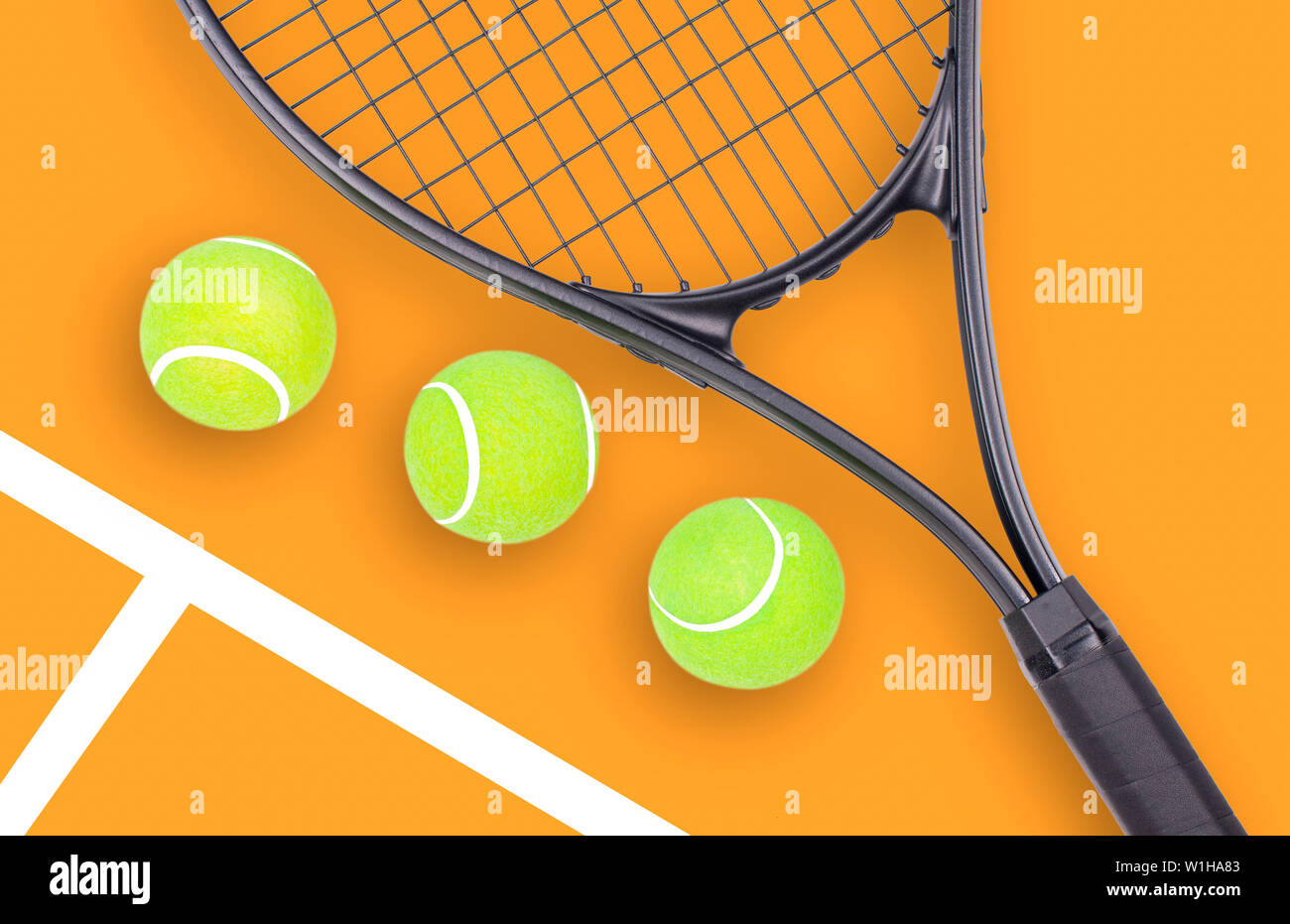 Raquette de tennis et sports de ballon sur fond pastel Photo Stock - Alamy