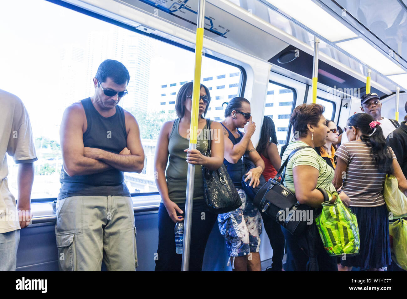 Miami Florida,Omni Loop,Metromover,transport public,transport de masse,transport automatisé de personnes,passagers riders, Black Blacks African AF Banque D'Images