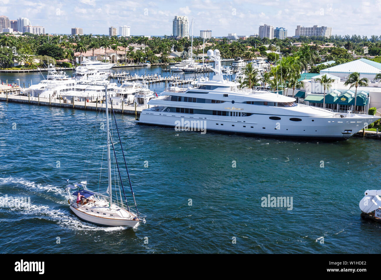 Fort ft.Lauderdale Florida,17th Street Causeway Bridge,vue,Intracoastal Waterfront Stranahan River, bateau,bateau,front de mer,horizon,marina,luxe,yacht,sa Banque D'Images