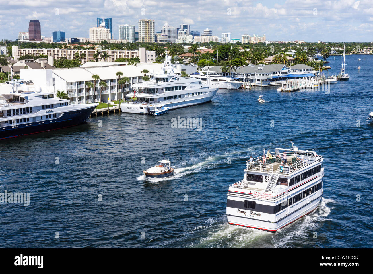 Fort ft.Lauderdale Florida,17th Street Causeway Bridge,vue,Intracoastal Waterfront Stranahan River, bateau,bateau,front de mer,horizon,marina,luxe,yacht,wa Banque D'Images