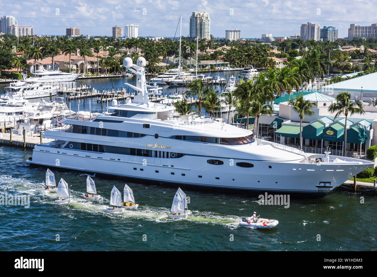 Fort ft.Lauderdale Florida,17th Street Causeway Bridge,vue,Intracoastal Waterfront Stranahan River, bateau,bateau,front de mer,horizon,marina,luxe,méga yac Banque D'Images